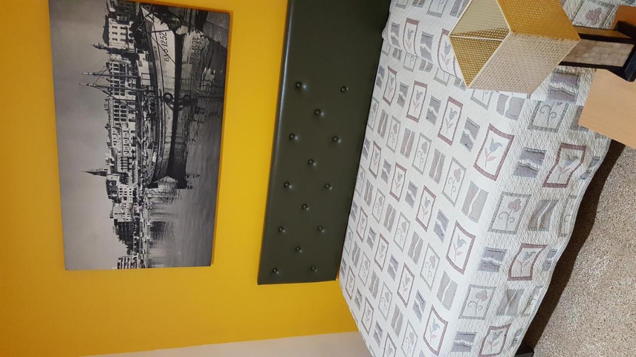 Hostal Residencia Catalina Palamós Exteriör bild