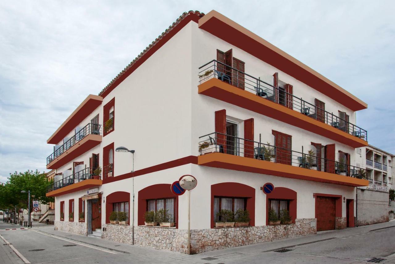 Hostal Residencia Catalina Palamós Exteriör bild